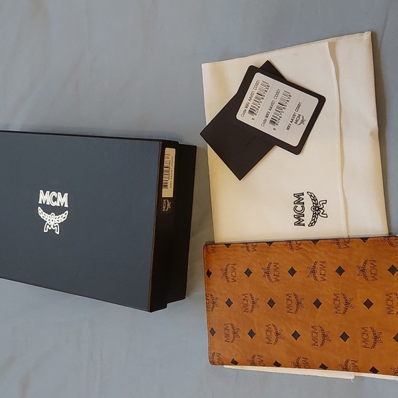 BNWT Authentic MCM wallet - Picture 6 of 6